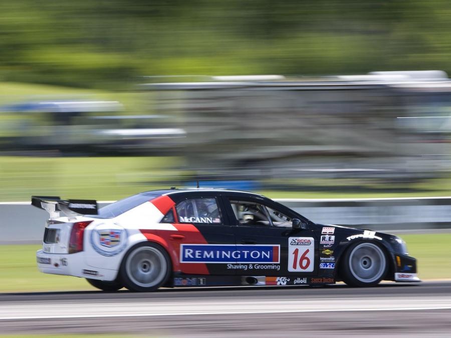  Cadillac CTS-V Race Car 2005 года  (фото 11 из 30)